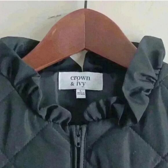 Crown & Ivy Quilted Black Ruffle Vest - Picture 4 of 6